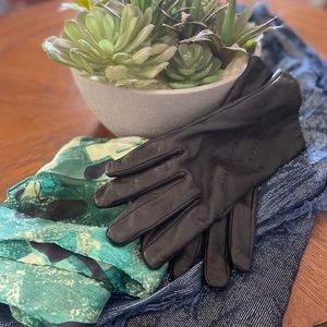Grey leather gloves like new, 2 matching scarves.